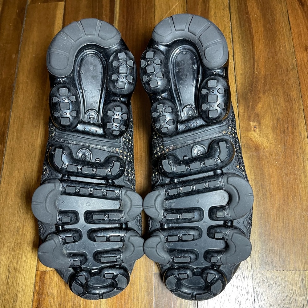 Nike Air VaporMax Flyknit 3 in Black and Gold. - Picture 7 of 10